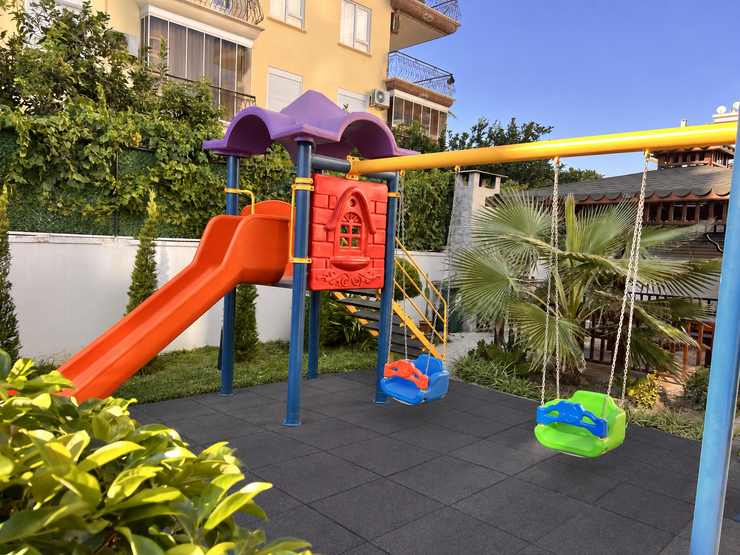 Детская площадка Calistar Residence
